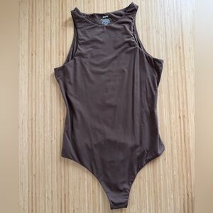 SKIMS HIGH NECK BODYSUIT | Brown, size Medium